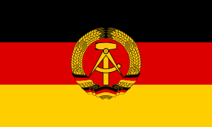https://de.wikipedia.org/wiki/Flagge_der_Deutschen_Demokratischen_Republik#/media/Datei:Flag_of_East_Germany.svg