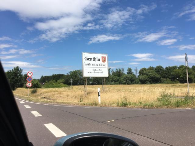 Genthin Schild - suchen Sie unsere Innenstadt